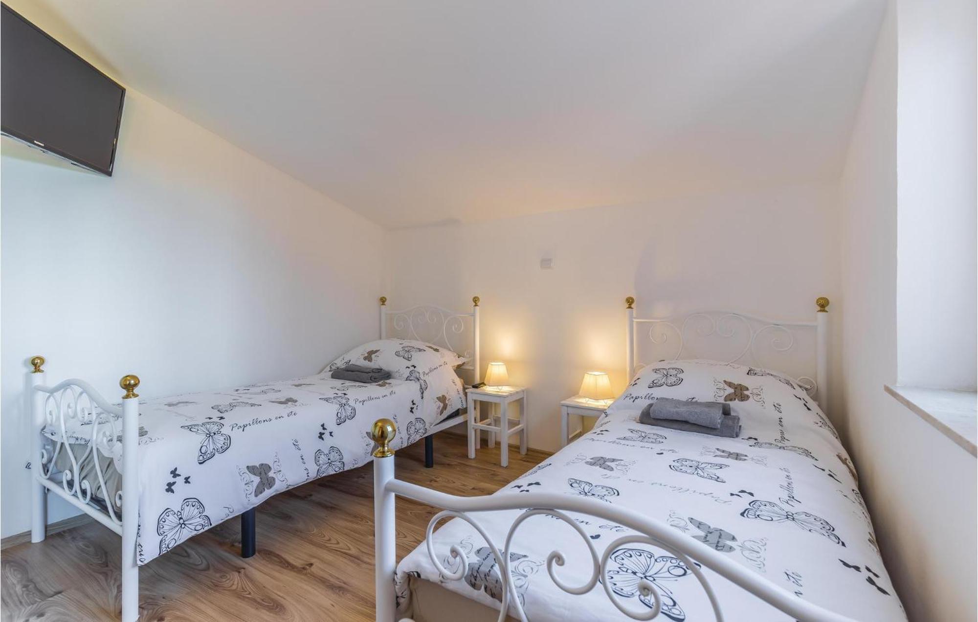 Amazing In With Wifi Apartment Pula
