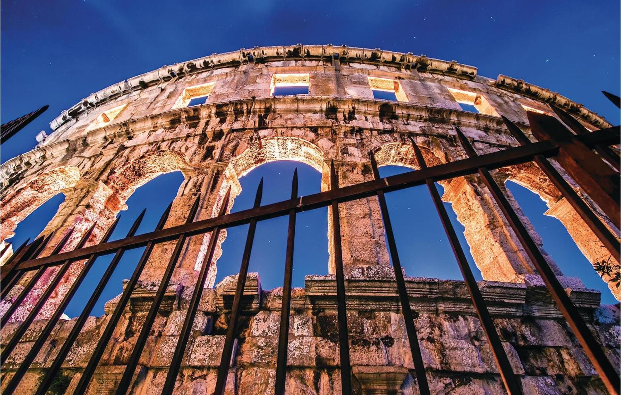 Amazing In With Wifi Apartment Pula