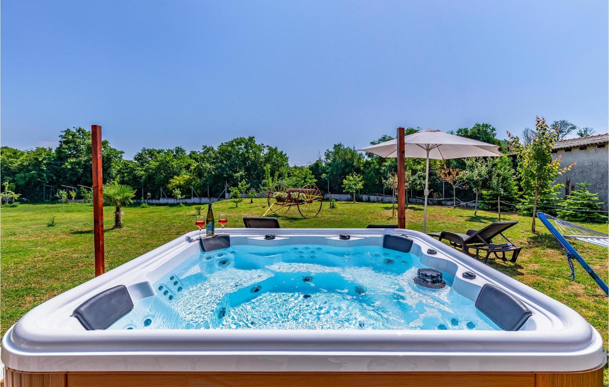 Apartment Amazing In With Wifi Pula